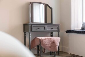 Interior - Cuthbert House  - Donnini Apartments (Prestwick)