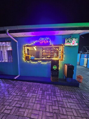 Exterior - Top Nosh Lounge and Bar (Ibadan)