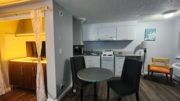 Chambre Standard, 2 grands lits, baignoire accessible aux personnes à mobilité réduite, non-fumeur