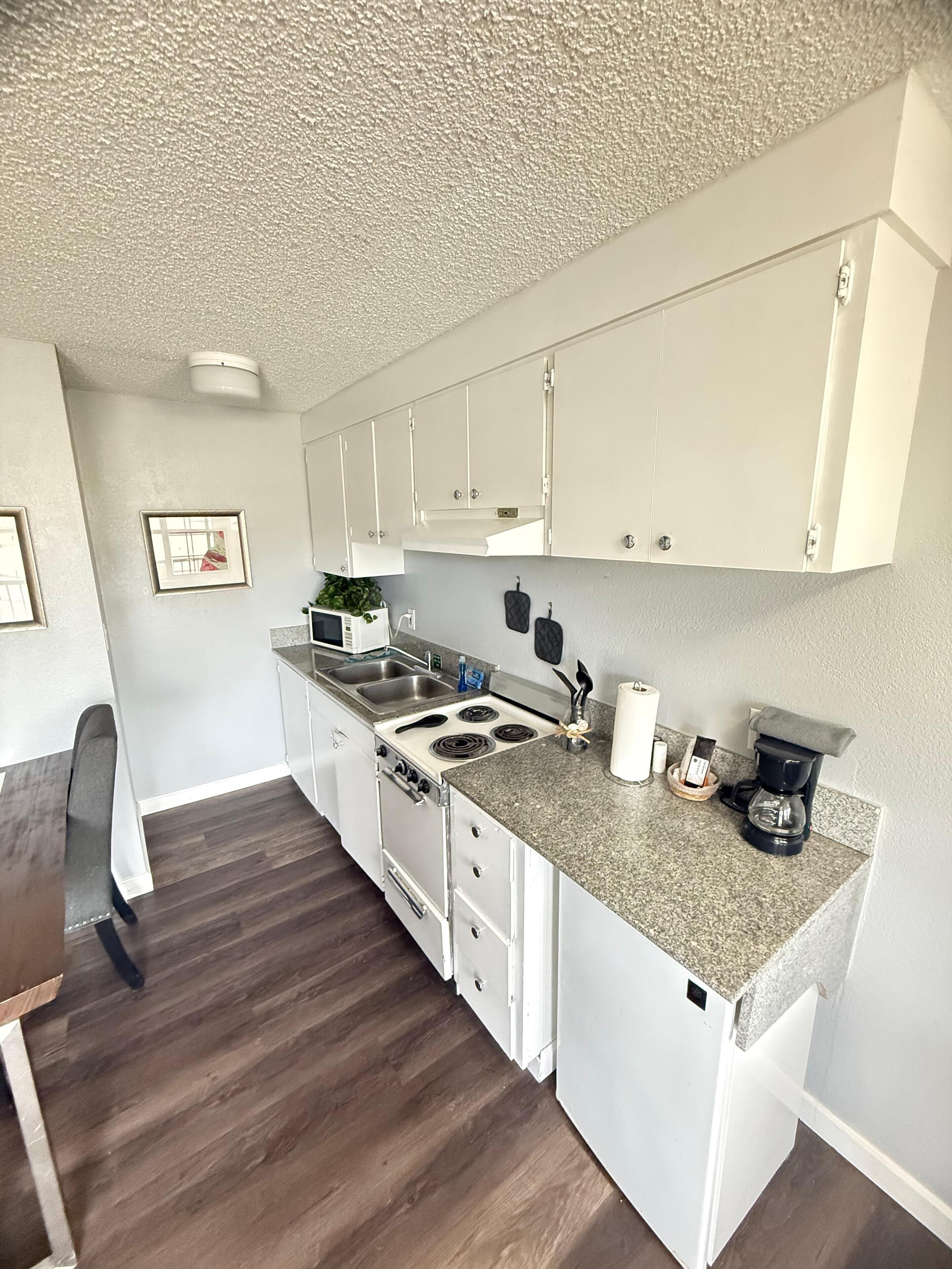 Habitaci ón estándar, 1 cama de matrimonio, no fumadores, cocina | Escritorio, espacio para trabajar con un portátil, wifi gratis