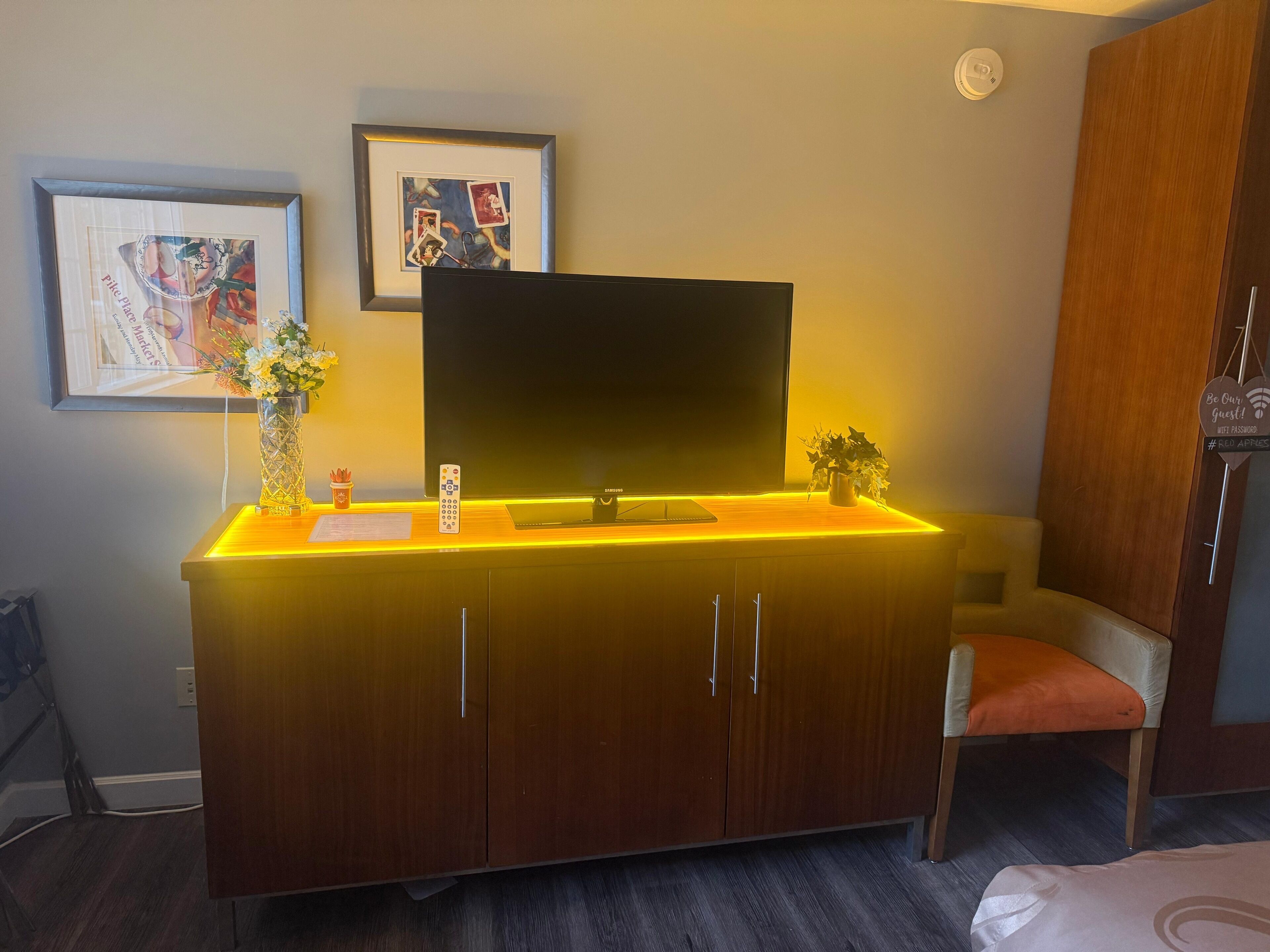 Desk, laptop workspace, free WiFi, bed sheets