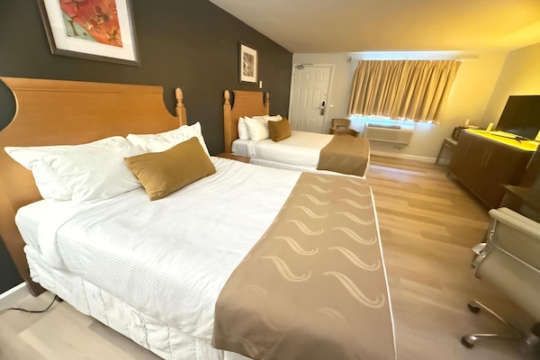 Standard Room, 2 Queen Beds, Non Smoking