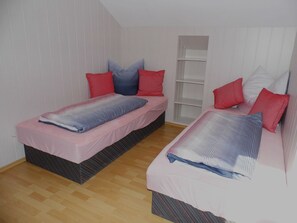 WiFi - Apartment 'Ferienwohnung Möhne' with Shared Terrace, Private Garden and Wi-Fi (Möhnesee)