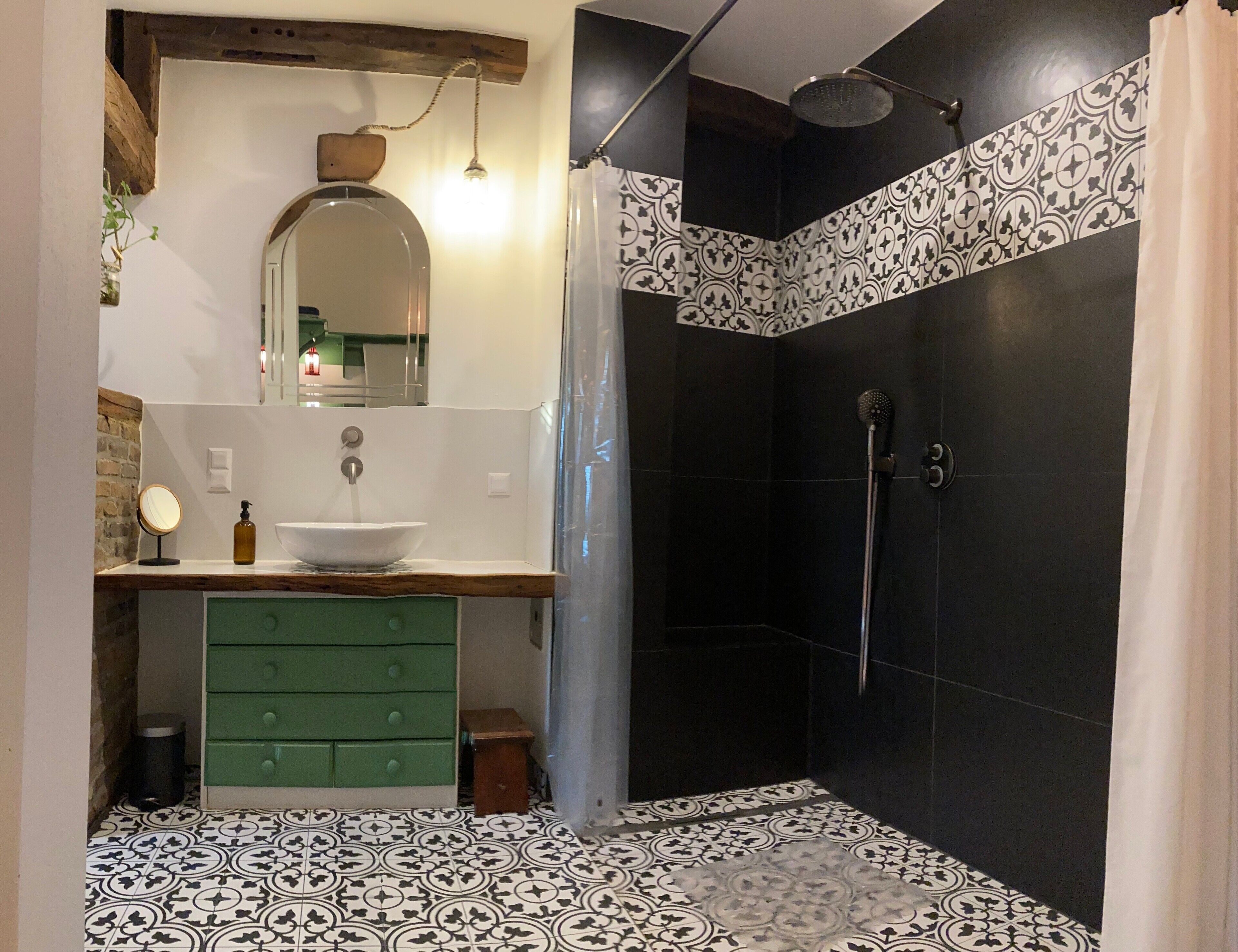 Ducha, secador de pelo, toallas