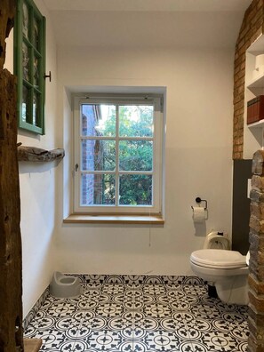 Shower, hair dryer, towels - Holiday Home 'Am Ende der Welt' with Park-like Garden (Westerstede)