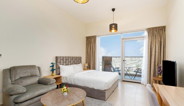 Comfort Studio, 1 Queen Bed, City View | Free WiFi - Modern Studio in Azizi Samia by Bespoke (Dubai)