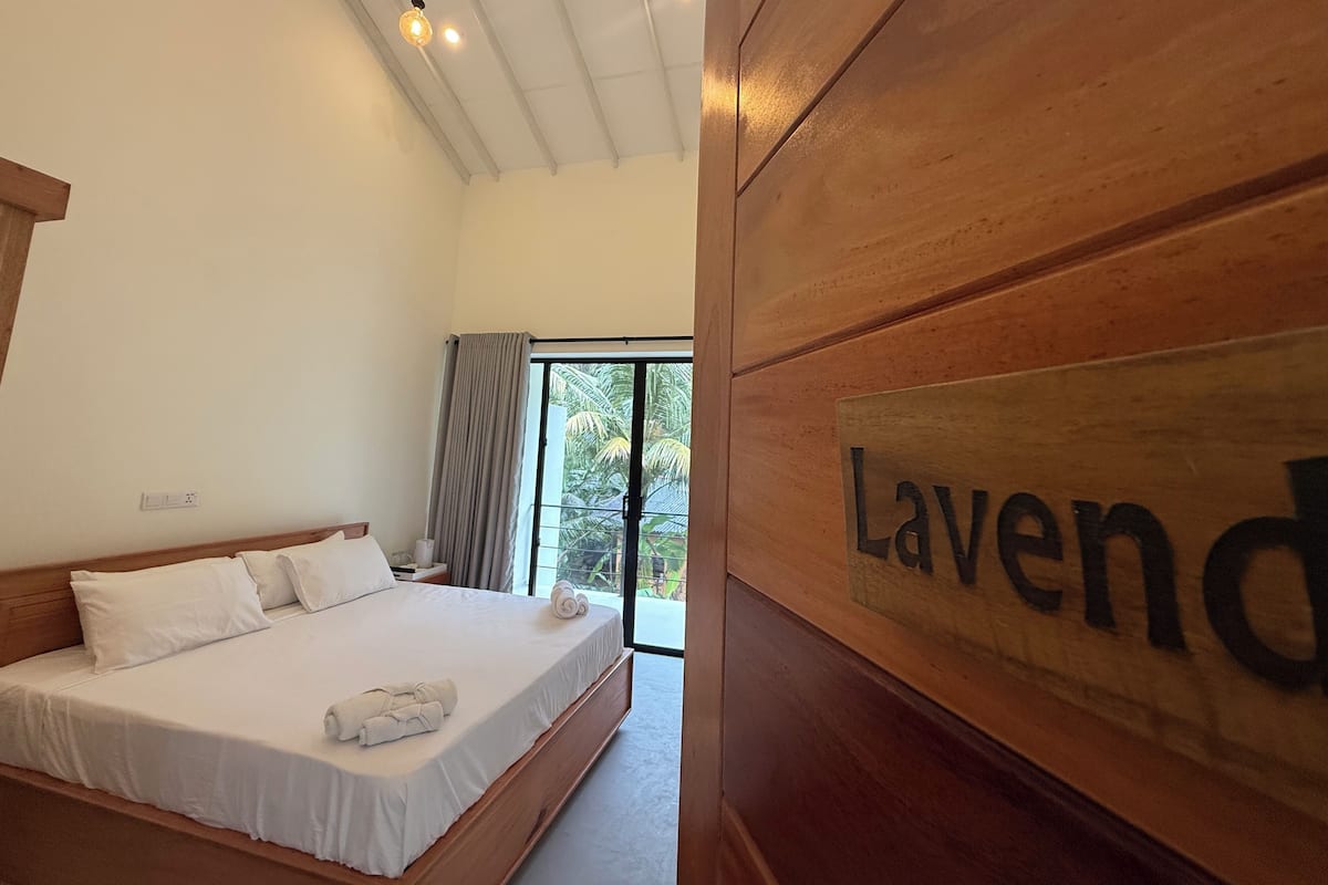 Douche, articles de toilette gratuits, sèche-cheveux