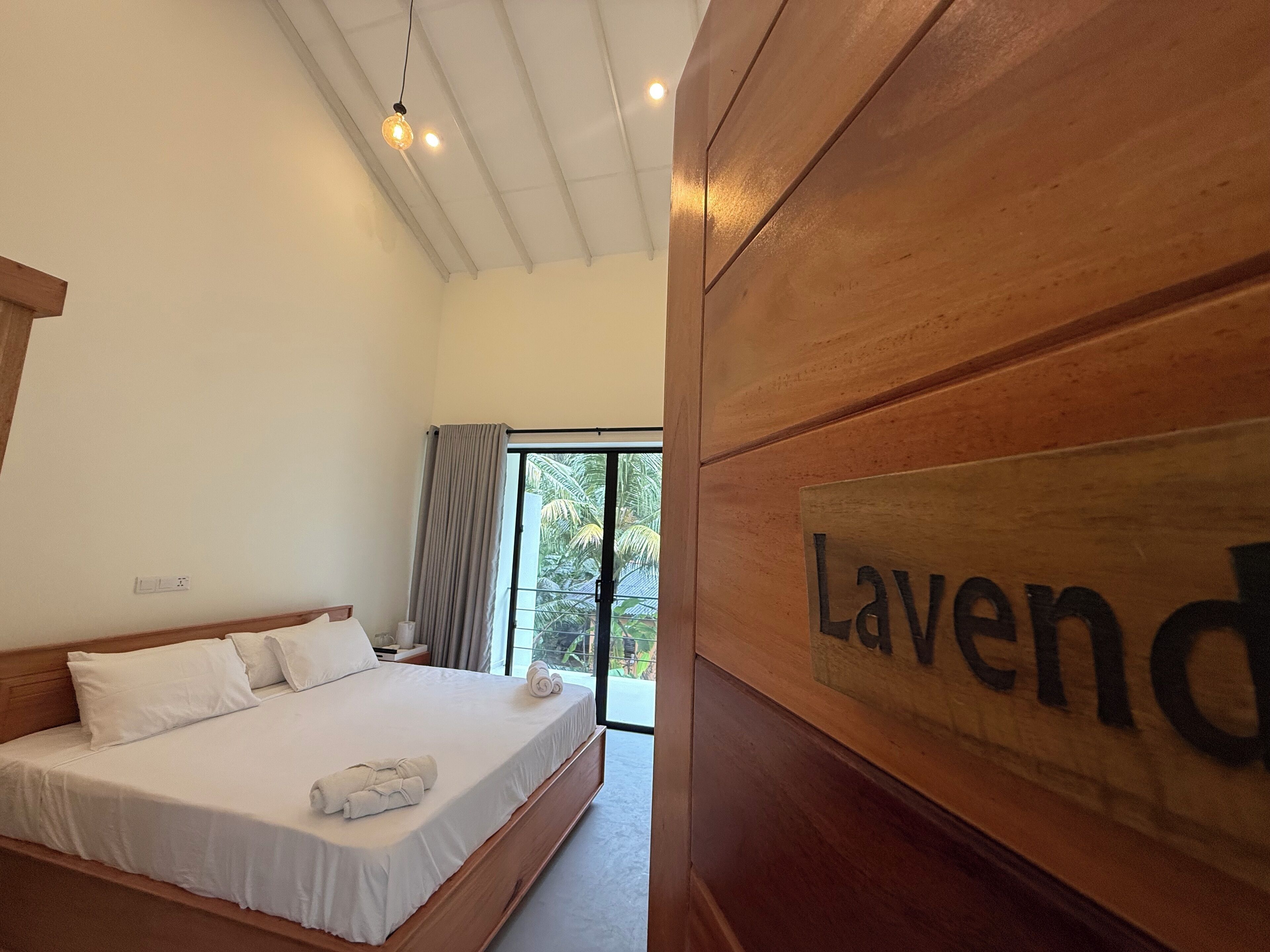 Quarto luxo, serviço de arrumação, vista para o jardim | Roupas de cama premium, camas Select Comfort, escrivaninha