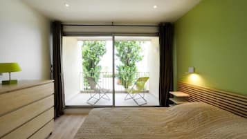 Apartment, Lake View | Soundproofing, free WiFi, wheelchair access