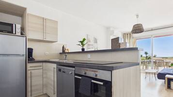 Apartment, Sea View | Private kitchen | Microwave, stovetop, toaster, cookware/dishes/utensils