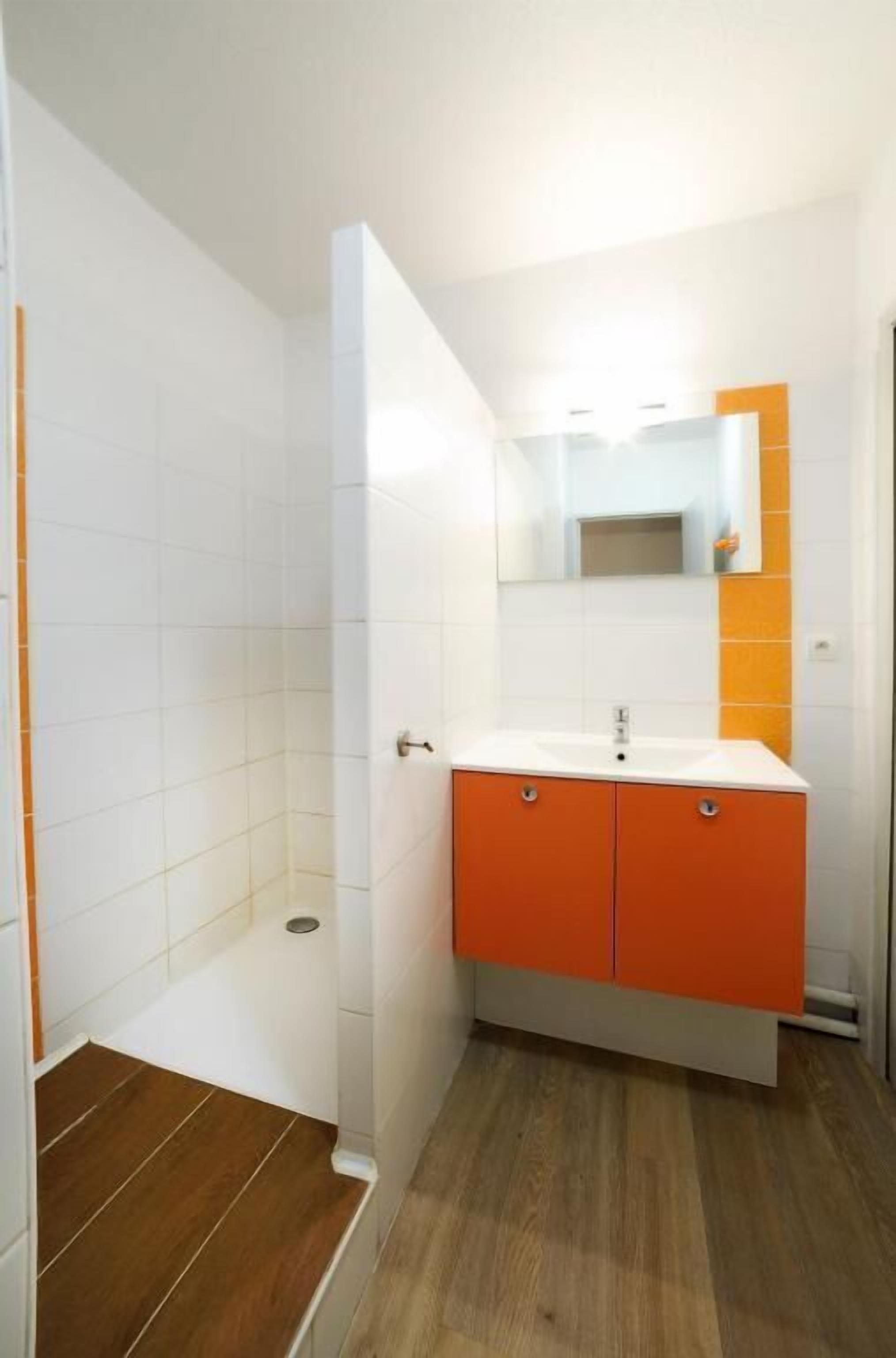 Studio, Seeblick | Badezimmer