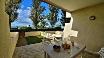 Studio, vue lac | Restauration extérieure