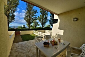 Studio, vue lac | Restauration extérieure