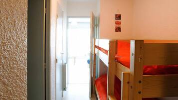 Studio, Lake View | Soundproofing, free WiFi, bed sheets, wheelchair access
