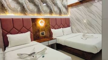 Deluxe Double Room | Desk, laptop workspace, free WiFi