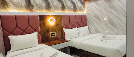 Deluxe Double Room | Desk, laptop workspace, free WiFi