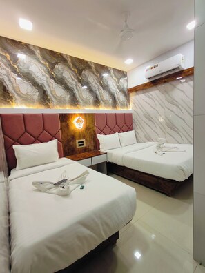 Deluxe Double Room | Desk, laptop workspace, free WiFi - HOTEL M R STAY (Mumbai)