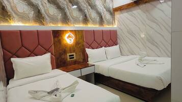 Deluxe Double Room | Desk, laptop workspace, free WiFi