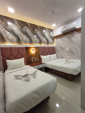 Deluxe Double Room | Desk, laptop workspace, free WiFi - HOTEL M R STAY (Mumbai)