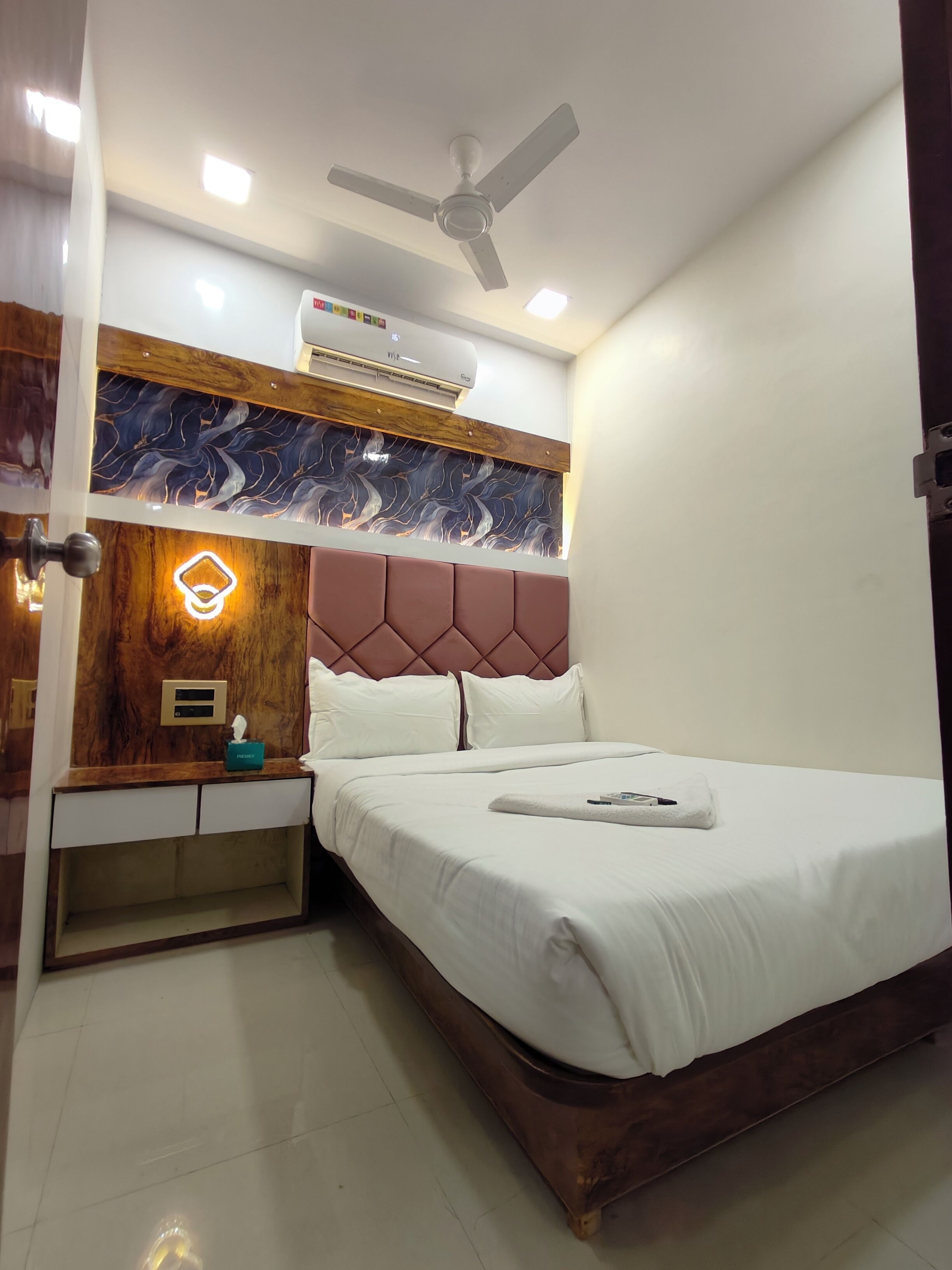 Deluxe Double Room | Desk, laptop workspace, free WiFi