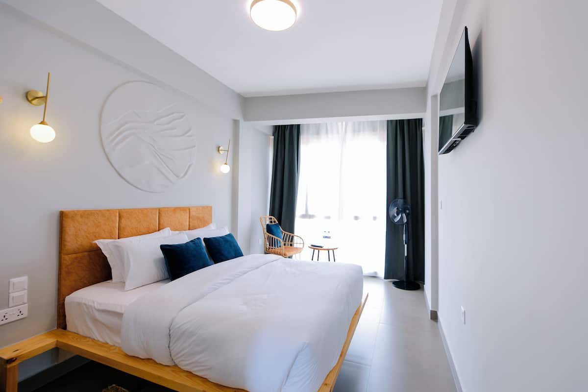 Habitación doble estándar, vista a la ciudad | Cortinas blackout y wifi gratis