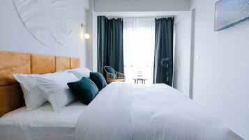 Habitación doble superior, vista a la ciudad | Cortinas blackout y wifi gratis