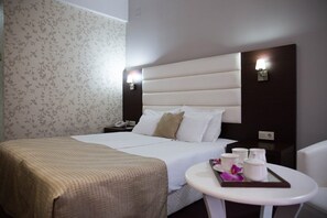 Superior Double Room, City View | Blackout drapes, soundproofing, iron/ironing board, free WiFi - Hotel Continental (Skopje)