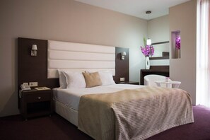Superior Double Room, City View | Blackout drapes, soundproofing, iron/ironing board, free WiFi - Hotel Continental (Skopje)
