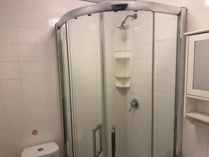 Flat 1 (Double) | Bathroom | Shower, toilet paper - Woodfield Lodge Apartments  (Blackpool)
