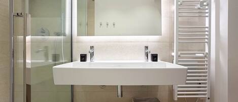 Shower, hair dryer, towels, shampoo