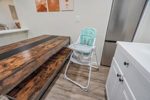 Spa - Quiet Basement Retreat | King Bed, Firepit, Yard (Colorado Springs)