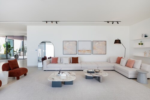 Luxe 4BR Villa Private Pool Beach Al Zorah