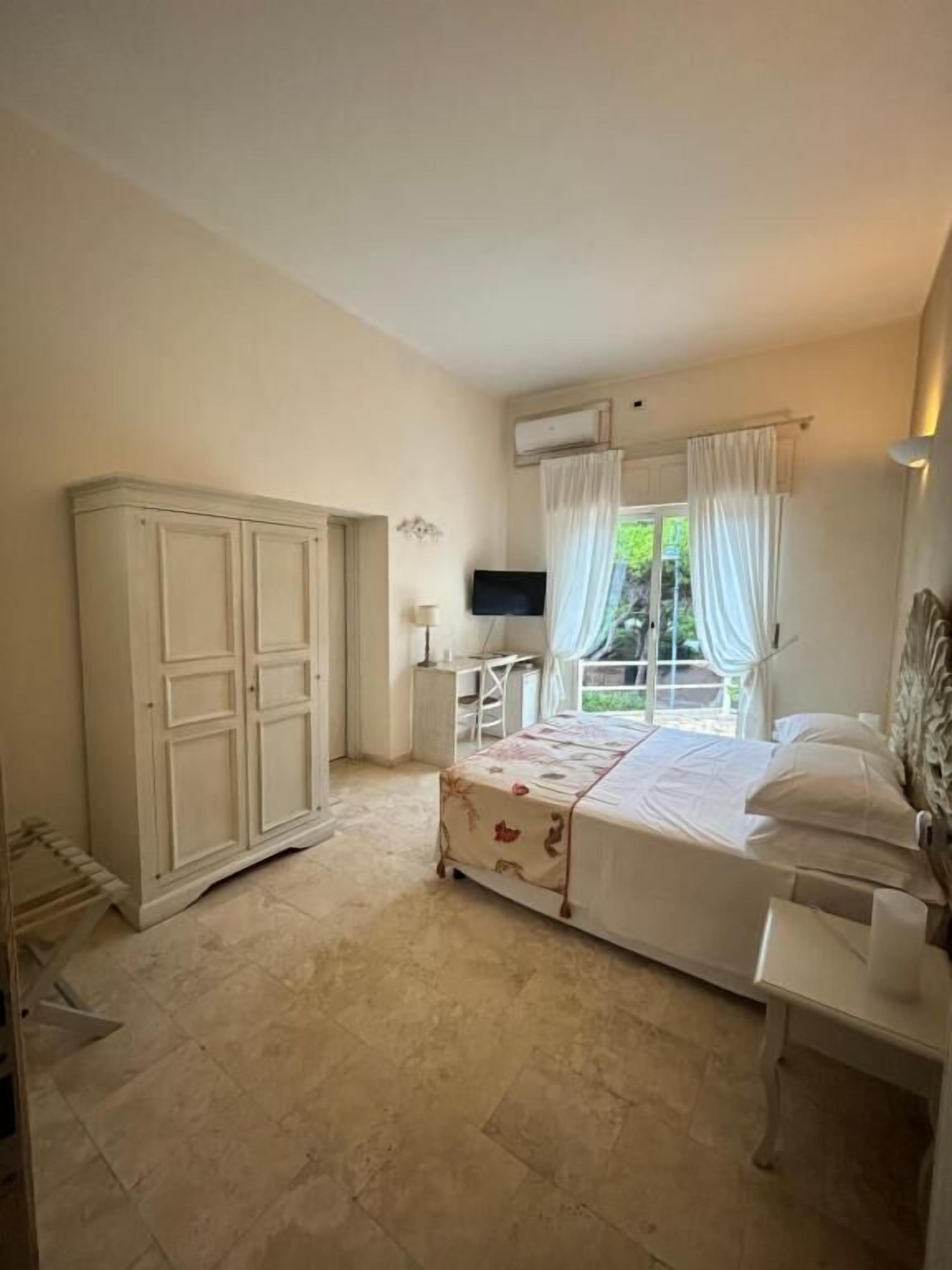 Superior Double Room, Garden View | In-room safe, blackout curtains, free WiFi, bed sheets