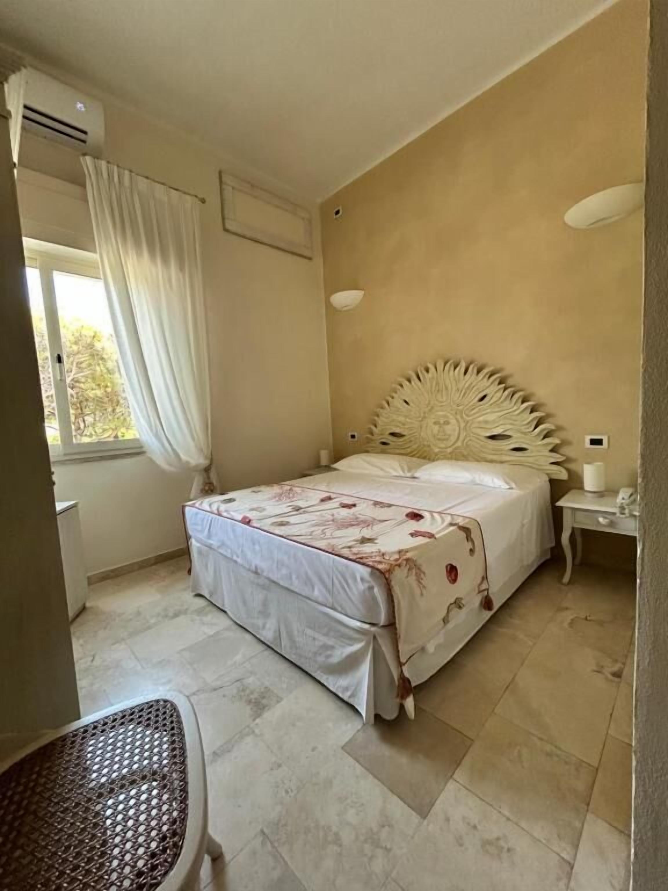 In-room safe, blackout curtains, free WiFi, bed sheets