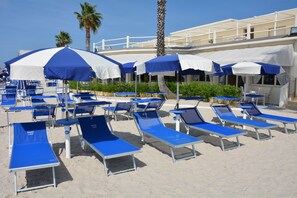 Private beach, white sand, sun-loungers, beach umbrellas - Hotel Bagni Lido (Vada)