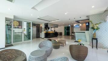 Área de estar no saguão