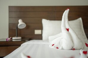 Deluxe Twin Room | In-room safe, laptop workspace, soundproofing, free WiFi - Yenna Apartment (Kamala)