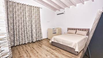 Free WiFi, wheelchair access