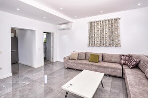 Fernseher, Tischfußball