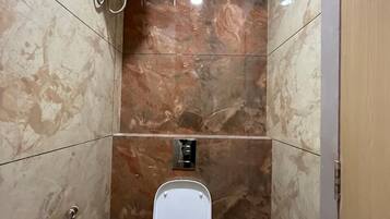 Deluxe Double Room | Bathroom