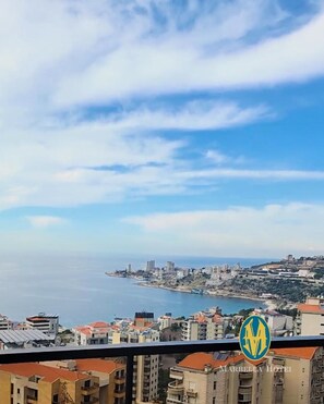 Deluxe-Suite, Balkon, Meerblick | Unterkunftsgelände