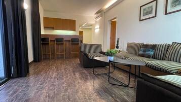 Family Suite, Balcony, Sea View | Living area