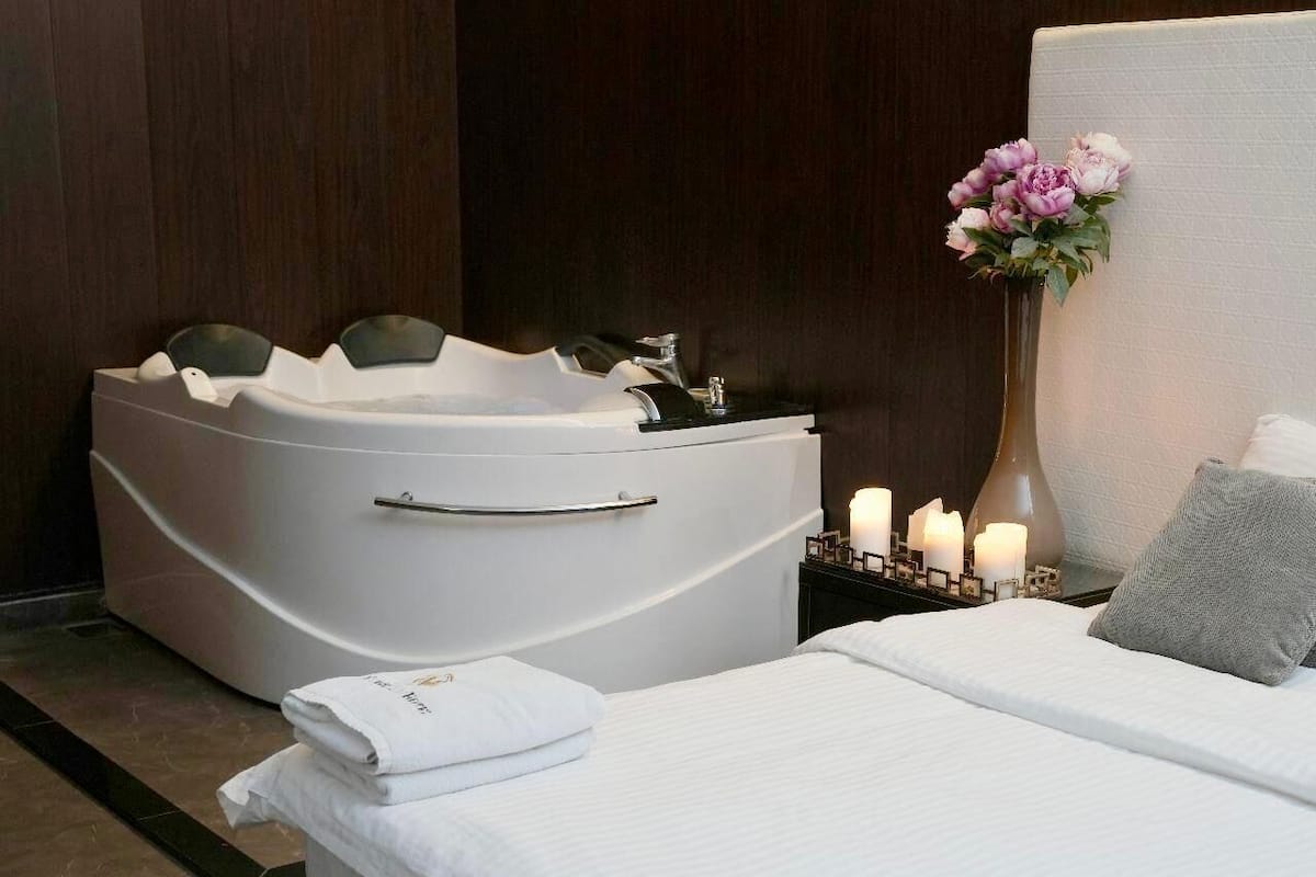 Bañera de hidromasaje privada