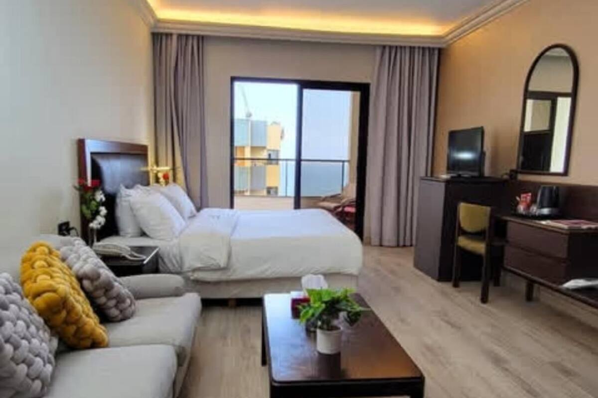 Superior-Doppelzimmer, Balkon, Meerblick | Zimmersafe, Verdunkelungsvorhänge, Bügeleisen/Bügelbrett