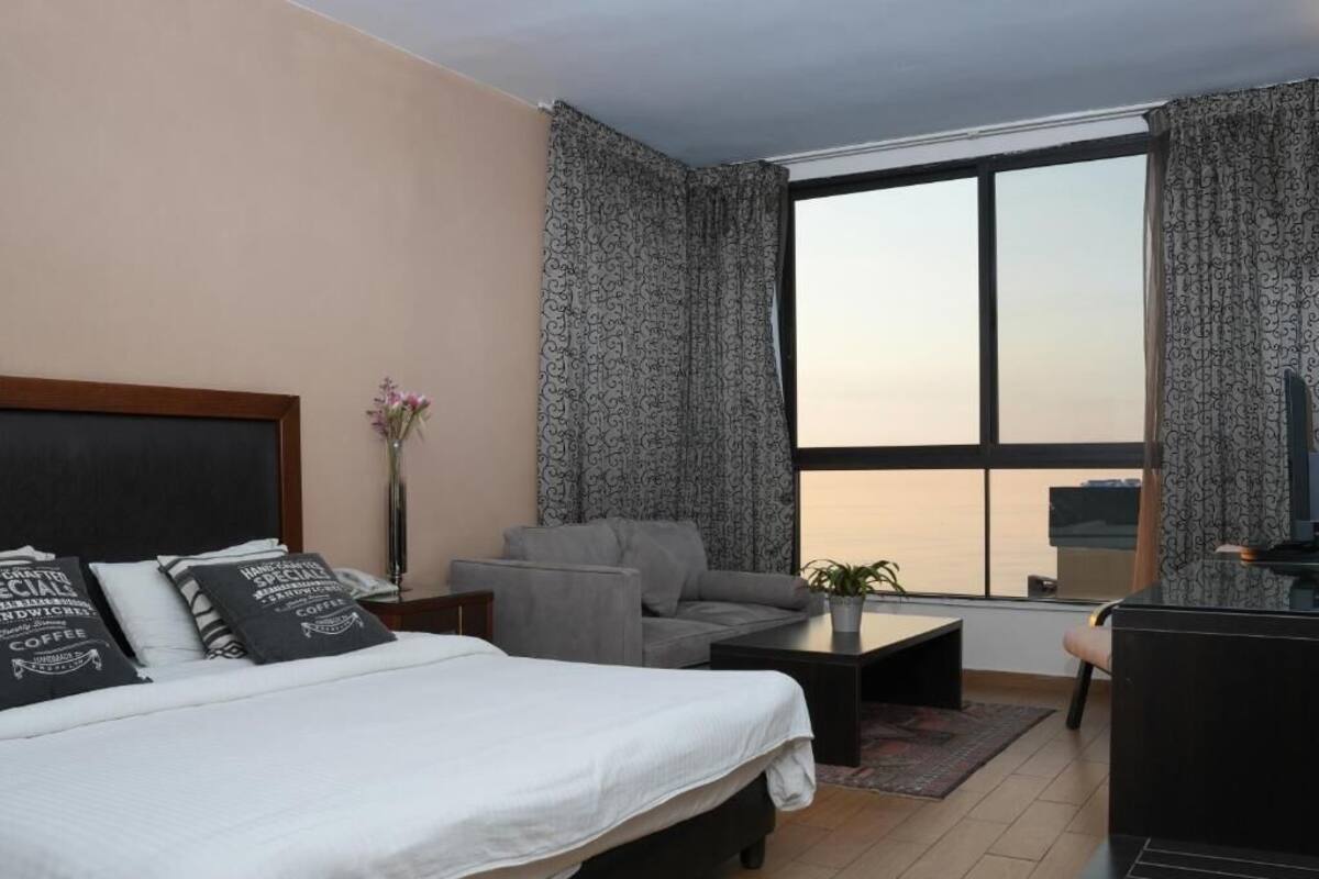 Junior-Suite, Meerblick | Zimmersafe, Verdunkelungsvorhänge, Bügeleisen/Bügelbrett