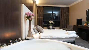 Romantisches Zimmer, Meerblick | Zimmersafe, Verdunkelungsvorhänge, Bügeleisen/Bügelbrett