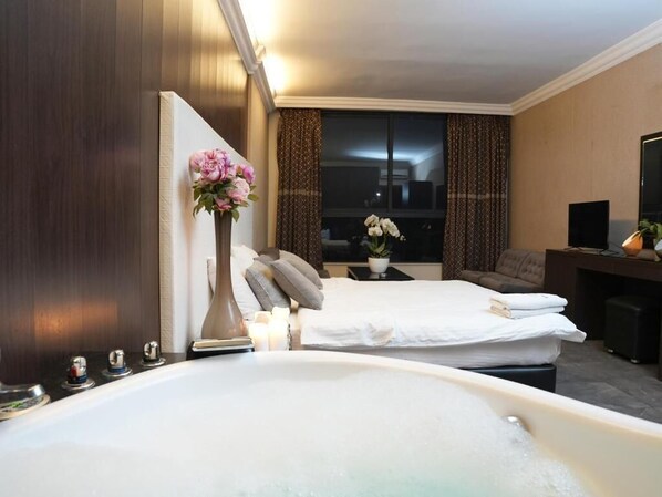 Romantic Room, Sea View | In-room safe, blackout curtains, iron/ironing board, free WiFi