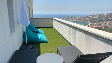 Suite familiar, balcón, vistas al mar | Terraza o patio