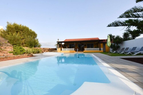Stunning 3-Bedroom Villa with Private Pool, Jacuzzi