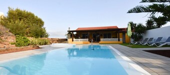 Stunning 3-Bedroom Villa with Private Pool, Jacuzzi